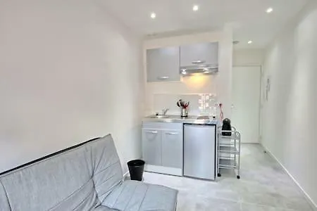 301-studio Au Calme Entierement Renove Антиб